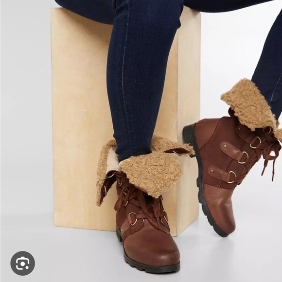 Sorel Emelie boots. - Picture 1 of 6